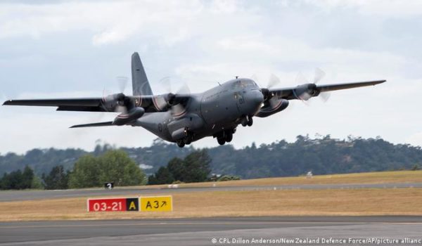 Despegan primeros aviones con ayuda humanitaria hacia Tonga