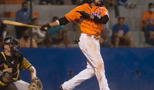 Roberson dispara bombazo y «mata» a los Tigres; Leones vapulean al Tren del Norte