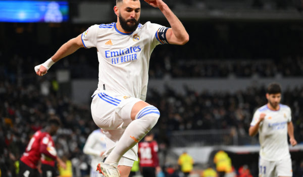 Al ritmo de  Vinicius y Benzema, el Madrid logra contundente victoria ante el Valencia