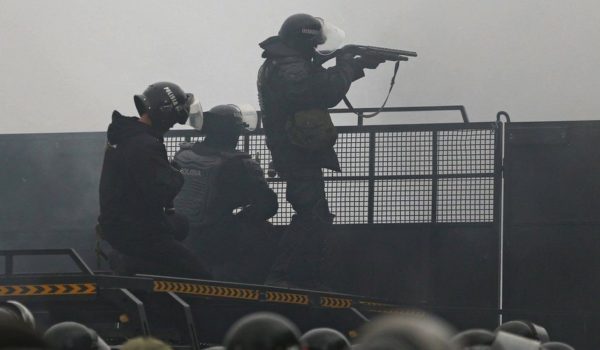 Kazajistán: las razones detrás de las masivas protestas por las que el gobierno pide ayuda a Putin