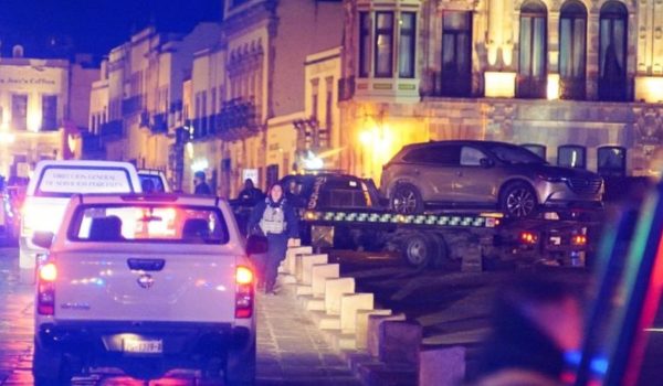 México: abandonan auto con diez cuerpos frente a la gobernación del estado de Zacatecas