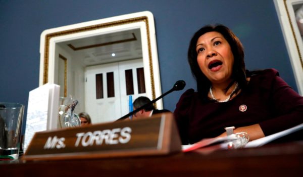 Congresista pide al Departamento de Justicia de EE. UU. «acuse de inmediato y solicite la extradición» del presidente saliente de Honduras