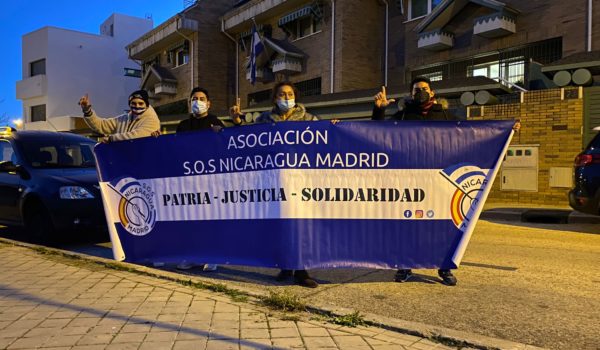 Protestan contra Ortega frente a la embajada de Nicaragua en Madrid