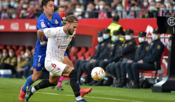 El Sevilla vence al Getafe y no pierde de vista al Madrid en la liga española