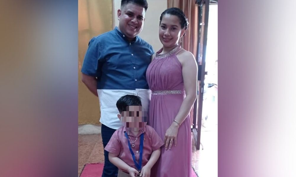 Eduardo Francisco Pilarte Aguilar y su esposa Heydi González, junto a su hijo. LA PRENSA/Cortesía