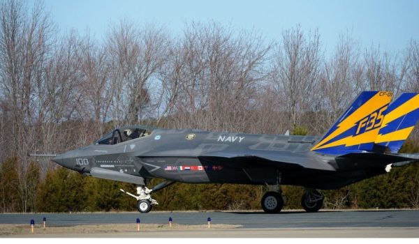 La carrera de EE.UU. por llegar a uno de sus aviones de combate caído en el mar antes de que lo haga China