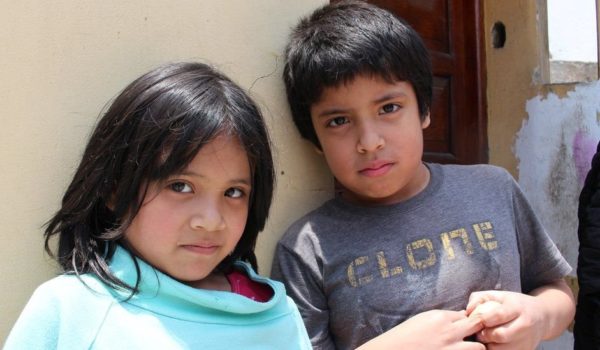 Covid: el drama de los miles niños huérfanos por coronavirus en Perú, uno de los países con mayor mortalidad en la pandemia