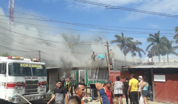 Familia de prole numerosa queda en la calle al incendiarse su casa en el barrio José Dolores Estrada