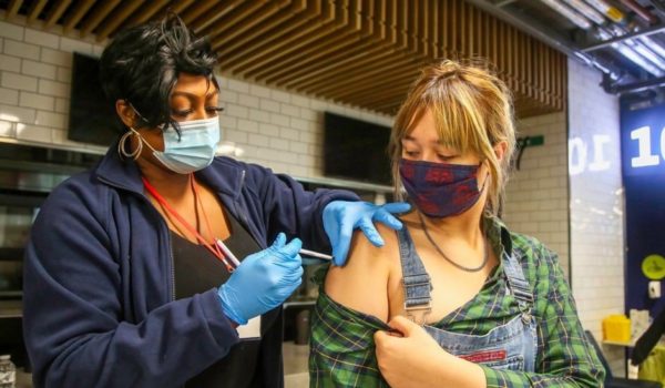Covid: 7 preguntas sobre las vacunas de refuerzo y por qué son necesarias