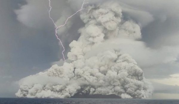 Tonga: lo que se sabe de los daños tras la erupción y posterior tsunami que dejó 2 muertos en Perú