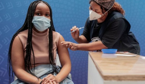 Covid: Sudáfrica fabrica su propia versión de la vacuna de Moderna