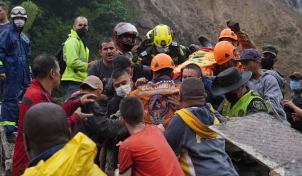 Pereira: al menos 15 muertos y 35 heridos en un deslave que sepultó varias casas en la zona cafetera de Colombia