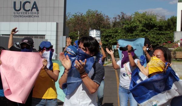“Pensé que este año iba a graduarme y esto equivale a no tener nada”: el temor de los estudiantes en Nicaragua tras la “intervención” de universidades por el gobierno de Daniel Ortega