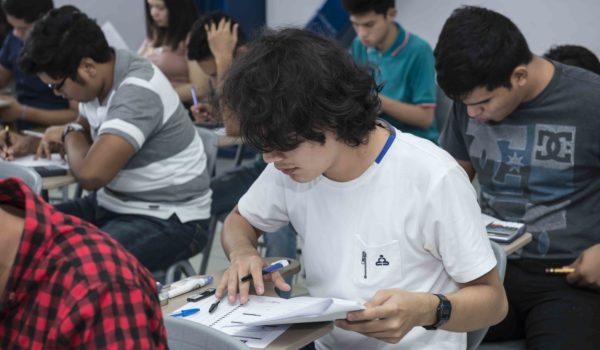 “¿Y ahora qué?”: La incertidumbre de los estudiantes de universidades ilegalizadas por Ortega