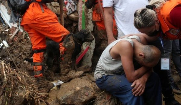 «Fue como una película de terror»: más de 100 muertos tras fuertes inundaciones y deslaves en el estado brasileño de Río de Janeiro