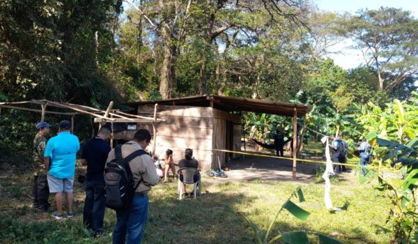 Hallan muerta a mujer con estocadas en varias partes del cuerpo en Rivas, mientras su expareja anda huyendo