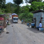Camión lechero subiendo a un ferry para pasar el río Viejo, en el Caribe sur. LA PRENSA/ JADER FLORES