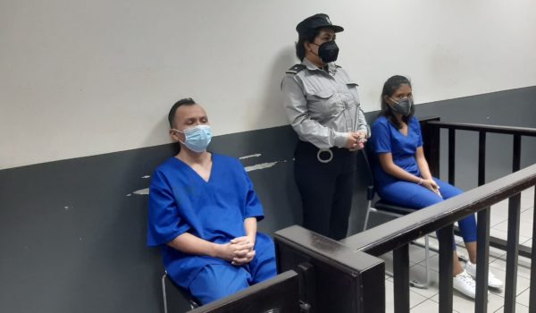 Ronald Aguilar Rojas ( extremo izquierdo) y Guadalupe Moraga Pérez fueron declarados no culpables del delito de homicidio. LA PRENSA/Archivo