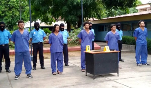 Los implicados en el doble crimen fueron presentado en el Distrito Dos de Policía. LA PRENSA/Cortesía