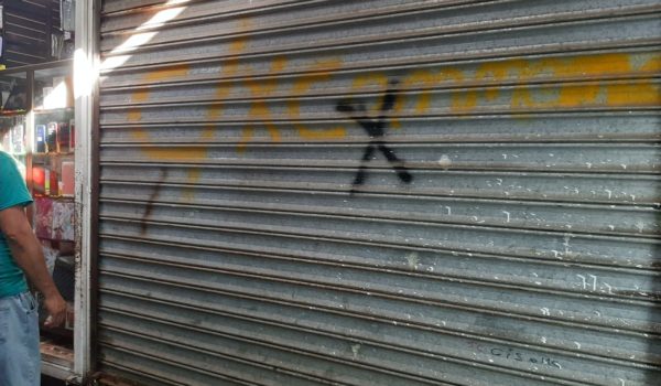 El tramo de Luis Armando Centeno en el mercado Oriental donde fue asesinado el pasado 3 febrero permanece cerrado. LA PRENSA