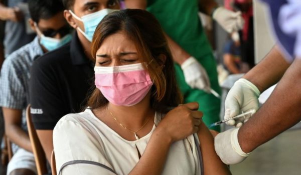 Covid: por qué no es lo mismo contagiarse de coronavirus con vacuna que sin ella