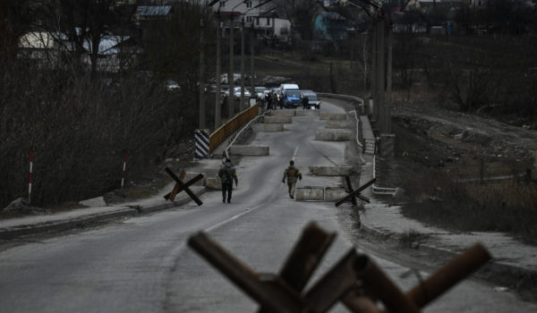 «Lo volaremos»: los ucranianos, dispuestos a sacrificar el último puente a Kiev