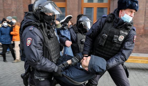 Rusia y Ucrania: miles de detenidos en ciudades rusas en protestas contra la invasión