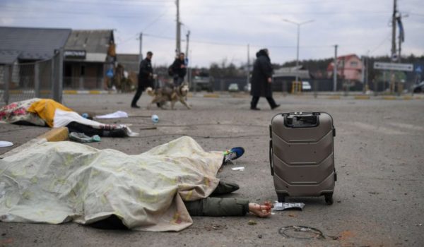 Rusia y Ucrania: la huida desesperada de civiles por los ataques rusos en Irpín