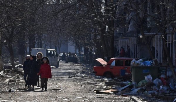 Rusia y Ucrania: escuela en Mariúpol donde se refugiaban 400 personas «bombardeada por misil ruso»