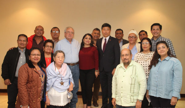 Legislativo instala «grupo de amistad» con China, presidido por Porras, y se reúnen con representante del país asiático