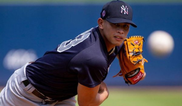 Jonathan Loáisiga repelió una primera amenaza en el Spring Training