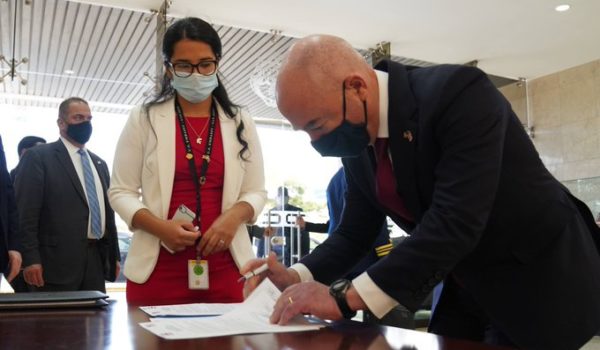 Estados Unidos y Costa Rica firman acuerdo para atender migración en la región