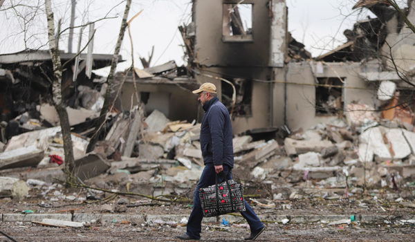 Rusia y Ucrania: las imágenes que revelan el antes y el después de la destrucción causada por las fuerzas rusas tras una semana de invasión