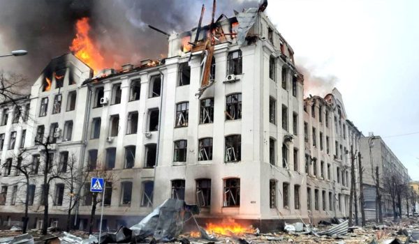 Rusia invade Ucrania: Moscú lanza un asalto aéreo sobre Járkiv, estrecha el cerco sobre Kiev y «toma el control de Jersón»