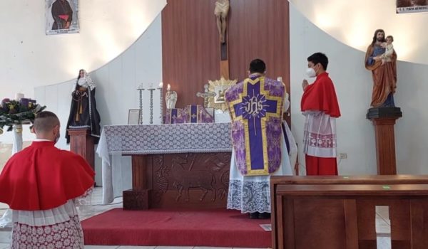 ¿Tiene facultad un administrador apostólico de «prohibir» oficiar la misa tridentina a un sacerdote?