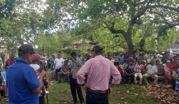 Ante la amenaza de colonos armados, comunidades indígenas exigen al gobierno que se respete su derecho a sus territorios