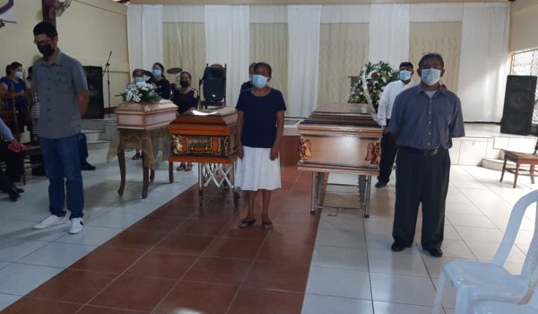 Este viernes se realizará la audiencia inicial para el policía que causó la muerte de tres miembros de una misma familia. LA PRENSA