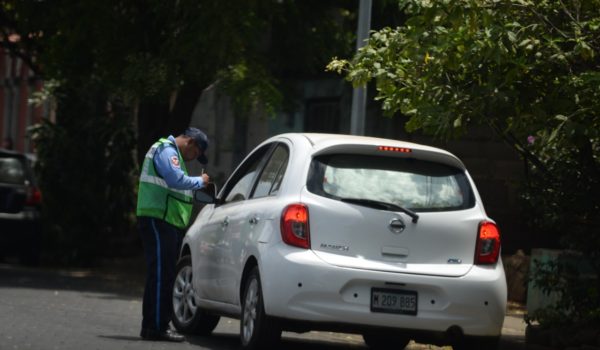 Después de 31 de marzo la Policía aplicará multas a quienes no porten su sticker de rodamiento