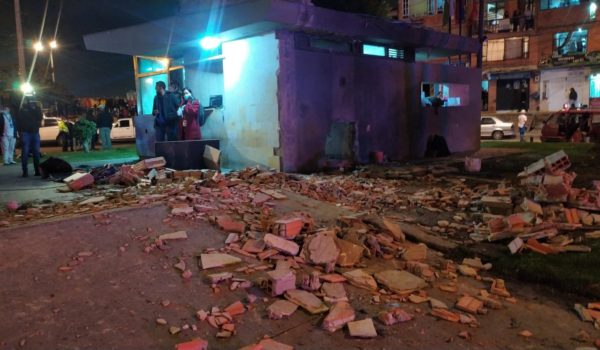 Ataque contra la policía en Bogotá deja un niño muerto y doce heridos