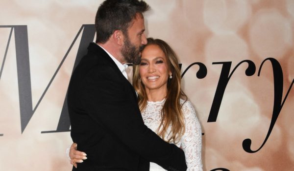 Jennifer Lopez anunció su compromiso con Ben Affleck, por segunda vez