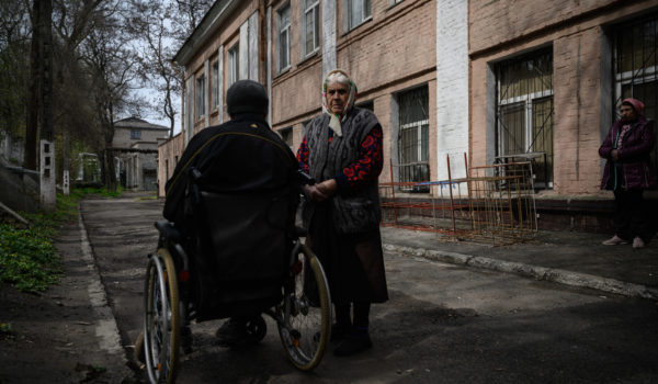 Los ancianos, los grandes olvidados de la guerra en Ucrania