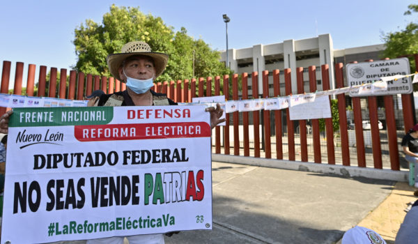 Diputados mexicanos desechan reforma constitucional de AMLO al sector eléctrico