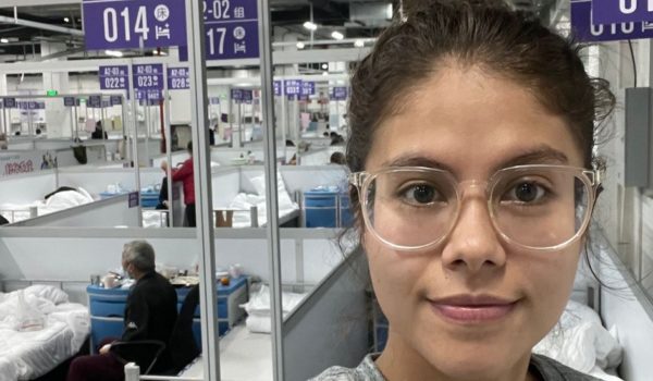 «La gente en Shanghái está harta, dice que este es el confinamiento de la muerte»: la frustración de una colombiana encerrada en un centro de covid en China
