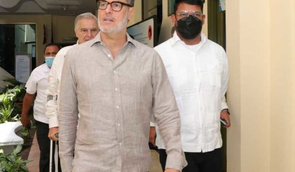 Canciller de Venezuela se reúne con funcionarios del régimen y diputados
