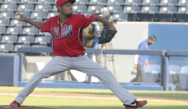 Carazo le barre doble juego a los Leones, quienes llevan tres derrotas seguidas
