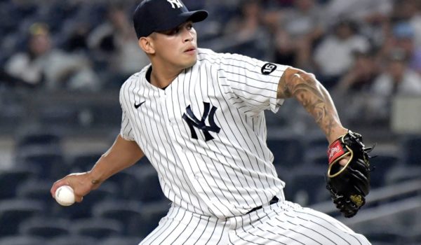 Jonathan Loáisiga domina a Vladimir Guerrero Jr. y se adjudica su primer hold