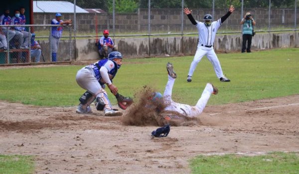 Mineros sorprenden al Bóer al derrotarlo en dos dramáticas batallas