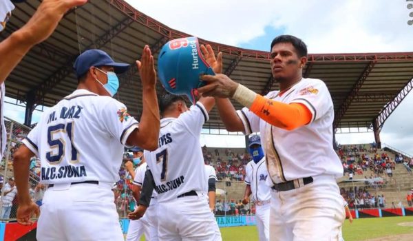 Mineros entierran de nuevo al Bóer y ganan su primera serie en el Pomares