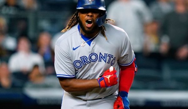 Jonathan Loáisiga agredido por Vladimir Guerrero Jr., quien hizo erupción en el Bronx
