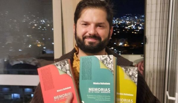Llegan a manos del presidente de Chile las «Memorias de la lucha sandinista», de la exguerrillera Mónica Baltodano